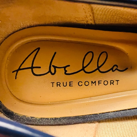 Abella True Comfort Women’s Navy Pumps W/Patent Leather Trim & Heel! Size 8. - Picture 10 of 12